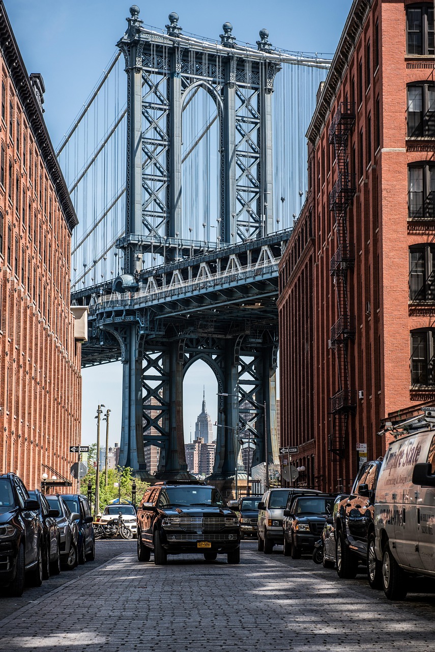 Manhattan Bridge photo example mid day, including busy street in the frame