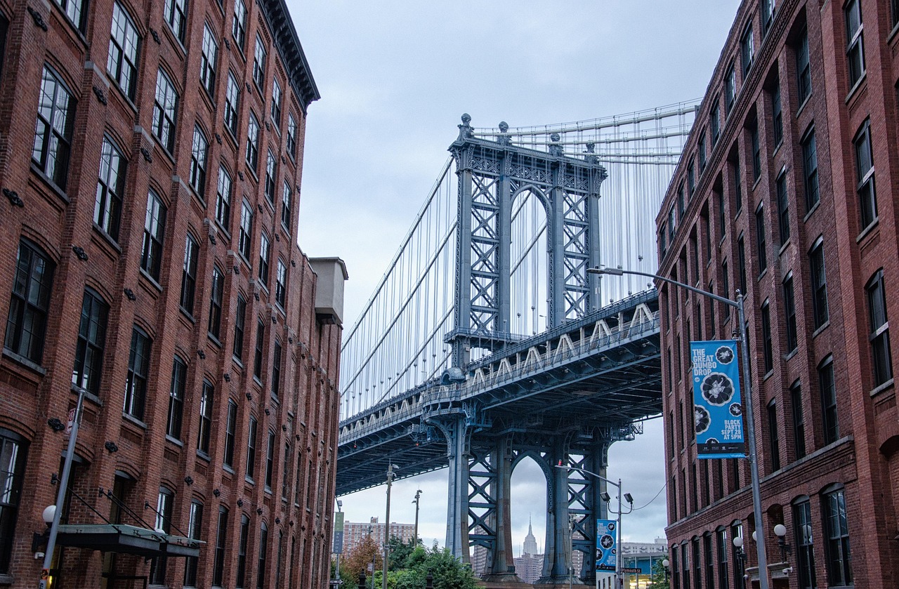 Manhattan Bridge photo example with even lighting during overcast